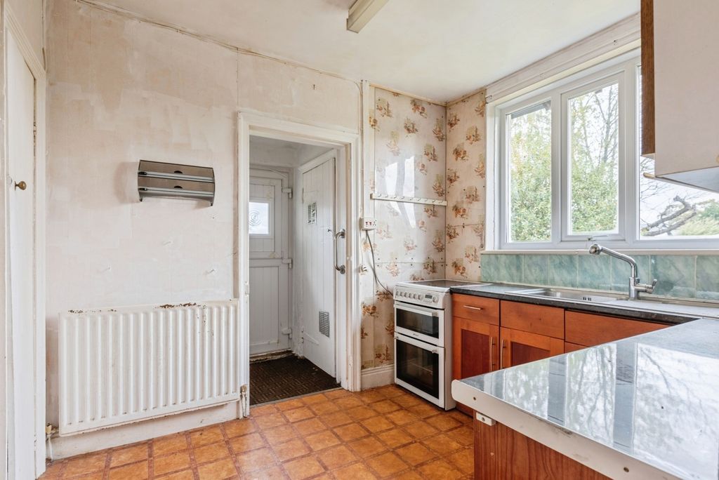 Property photo 3 of 26 Kitchen