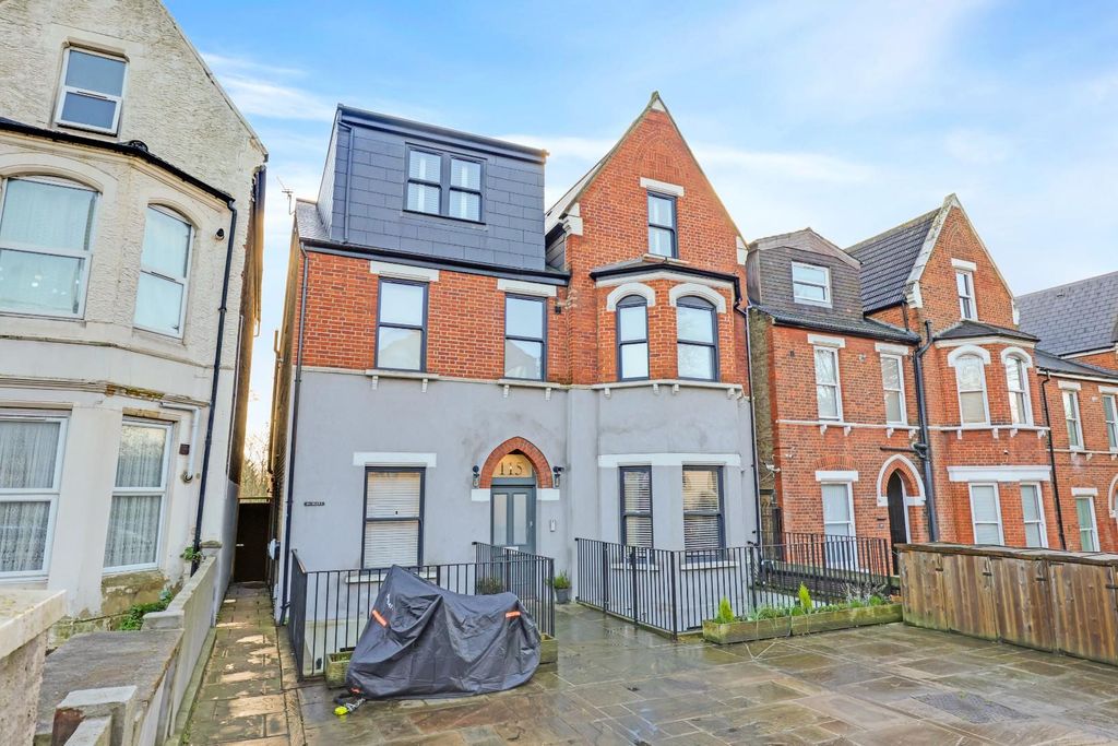 Property photo 1 of 14 13-8F4Ejhpropwpen - Flat 5, 115 Croydon Road - 43.