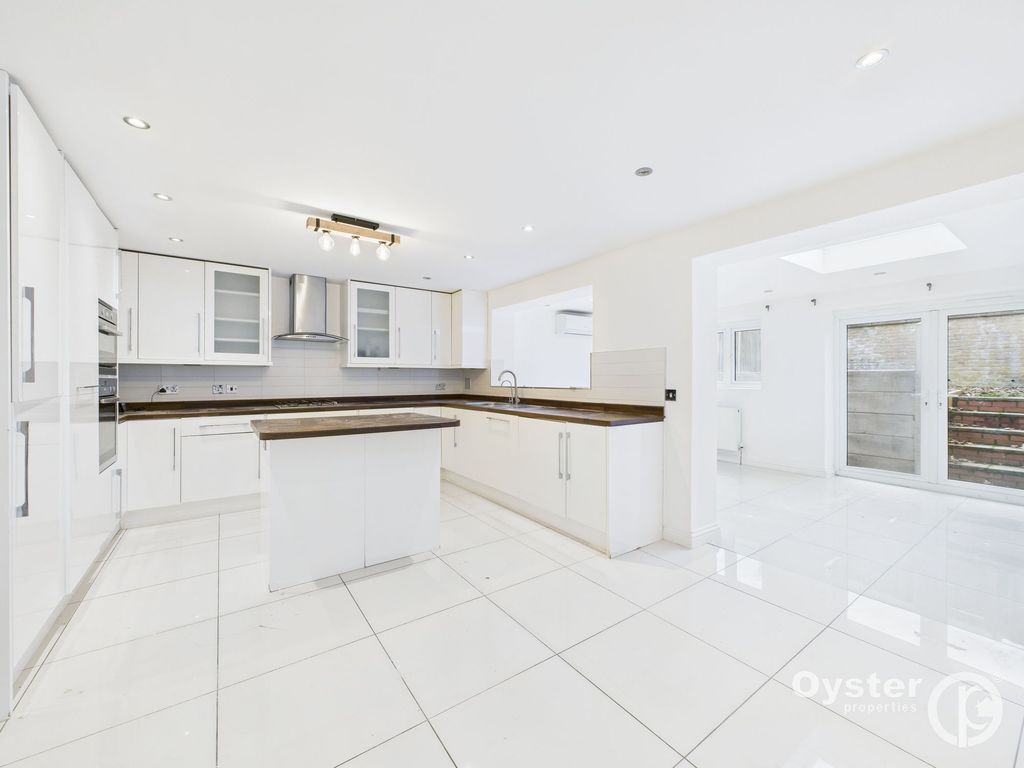 Property photo 2 of 37