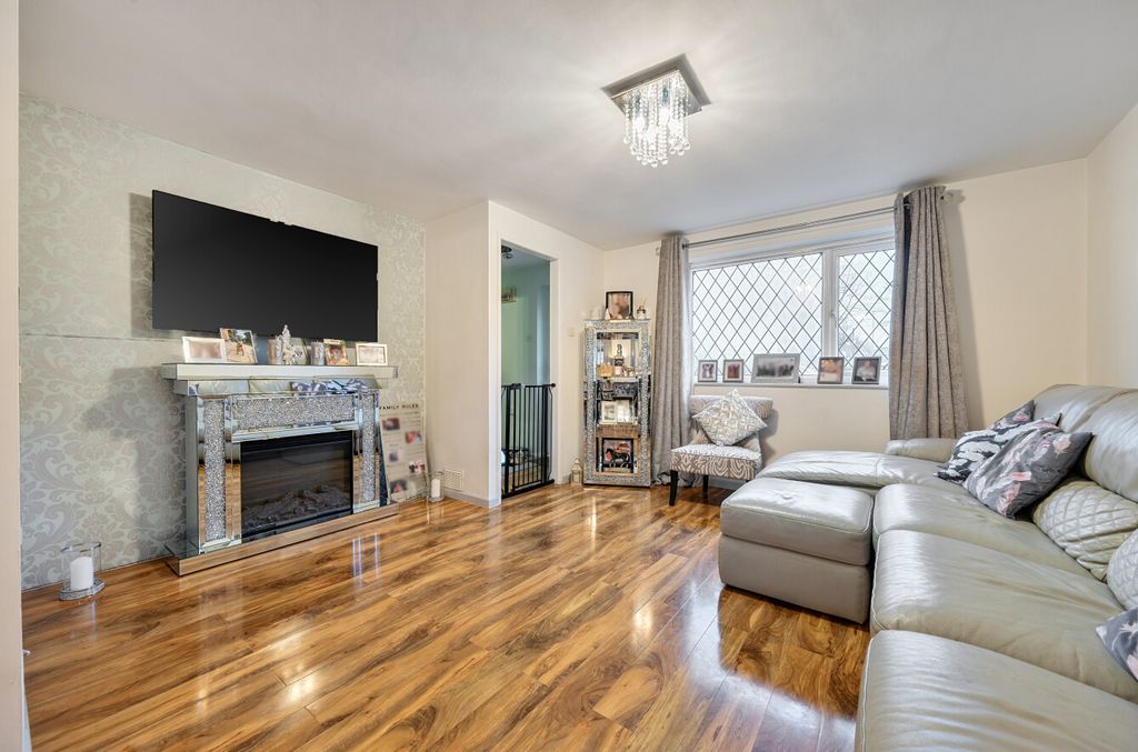 Property photo 2 of 12 1409237-14-698B6A...