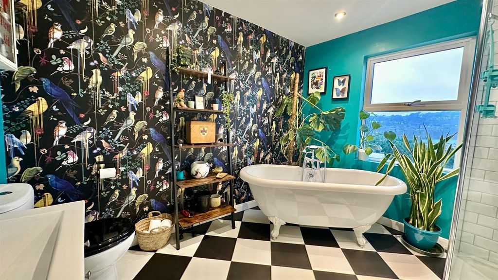 Property photo 3 of 34