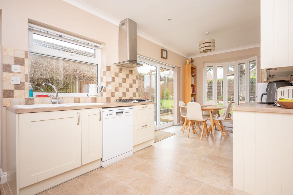 Property photo 3 of 34