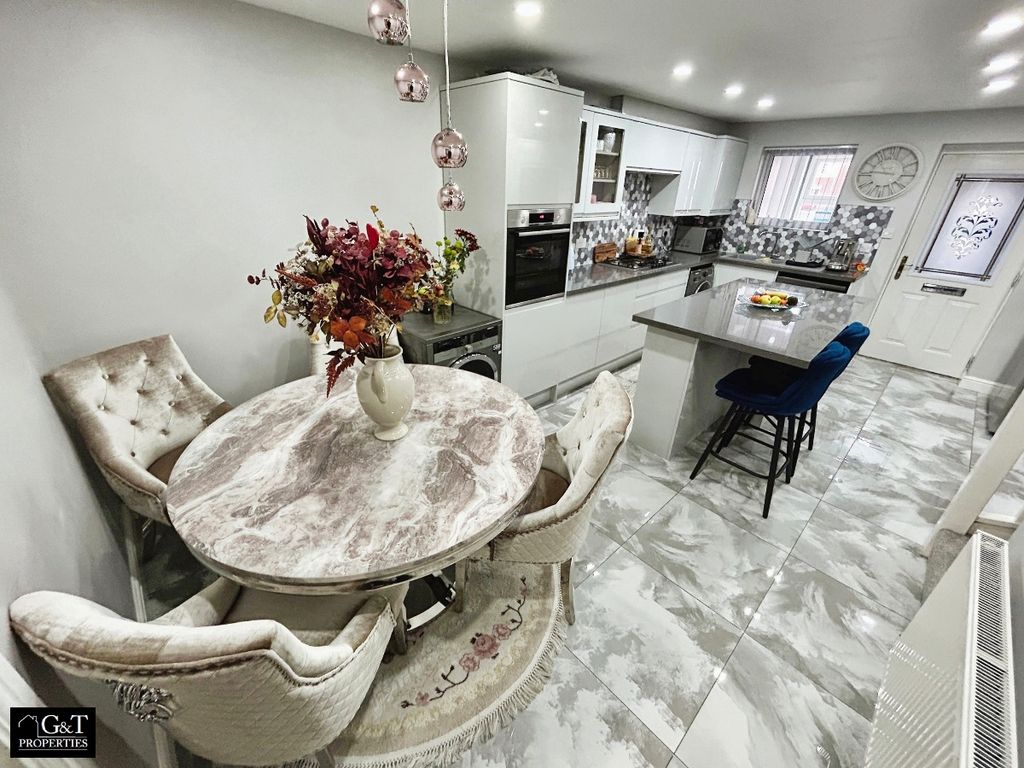 Property photo 1 of 19 Kitchen/Diner