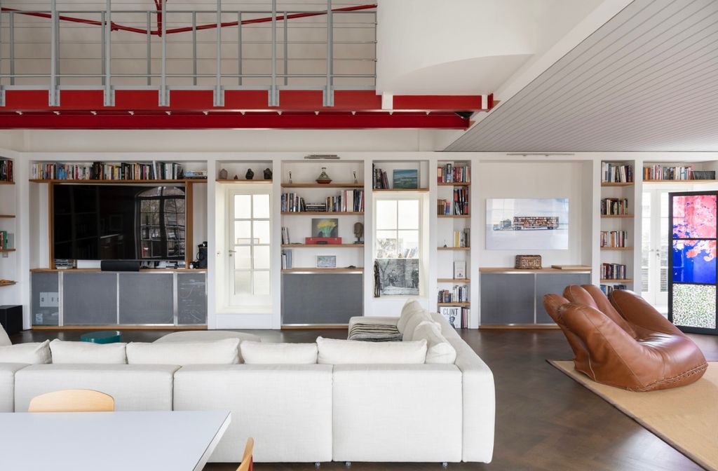 Property photo 3 of 12