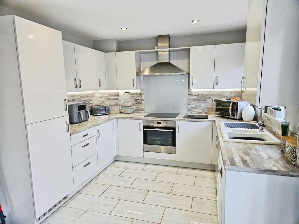 Property photo 3 of 21 Kitchen-Diner