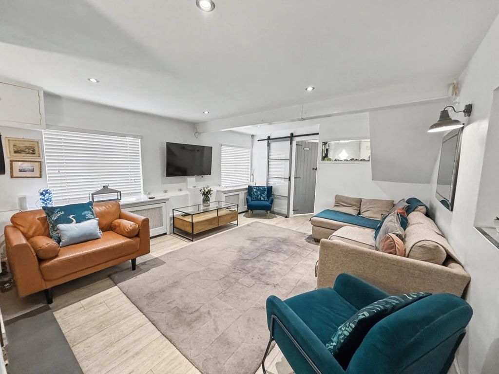 Property photo 2 of 43 4572204