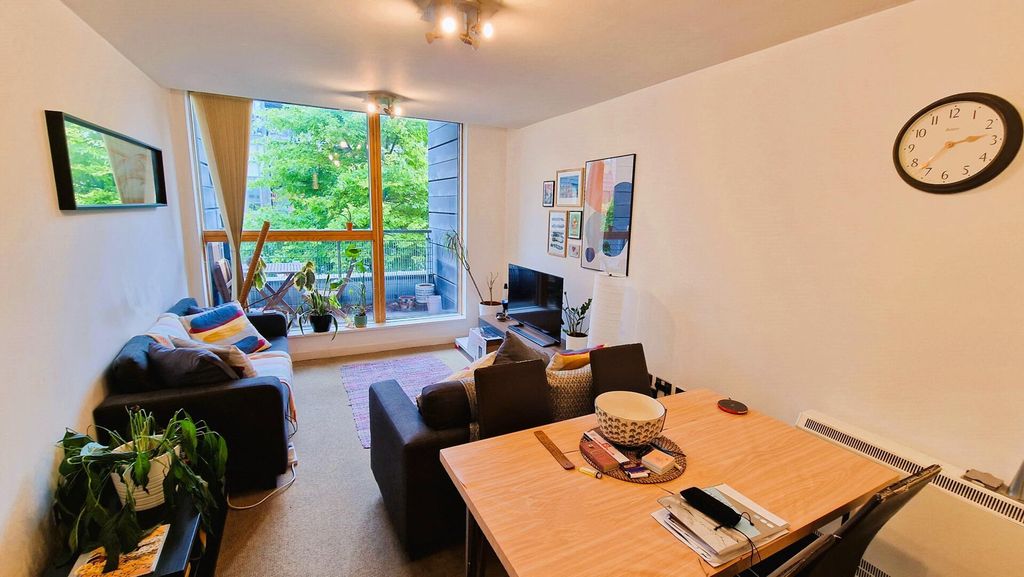 Property photo 2 of 35 Living Room