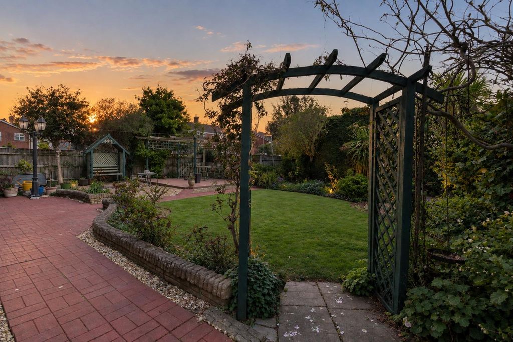 Property photo 3 of 35