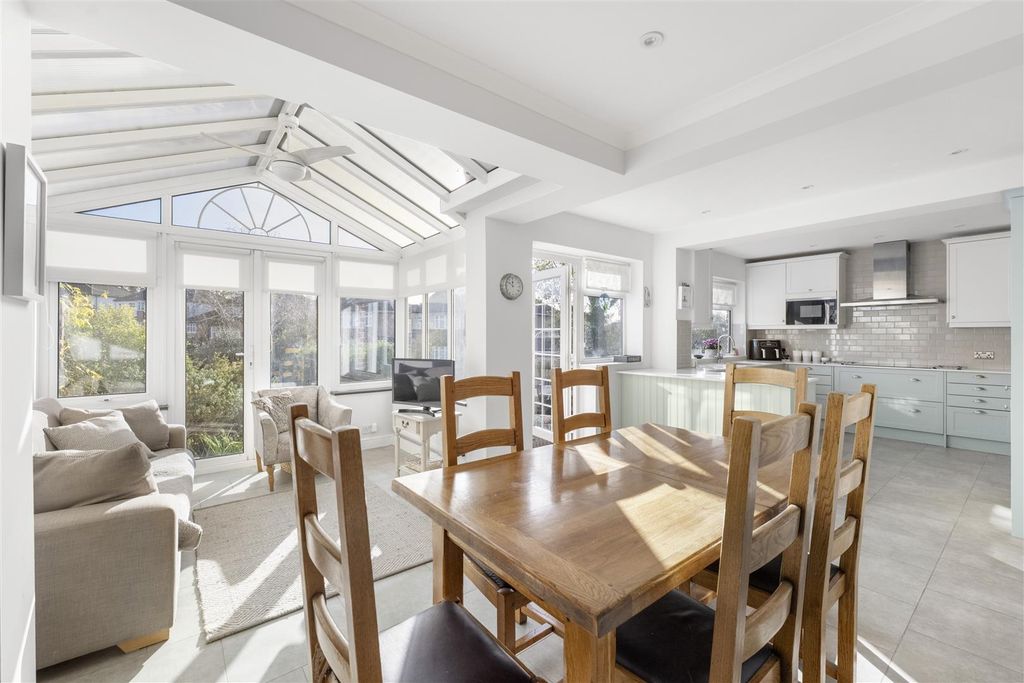 Property photo 2 of 26