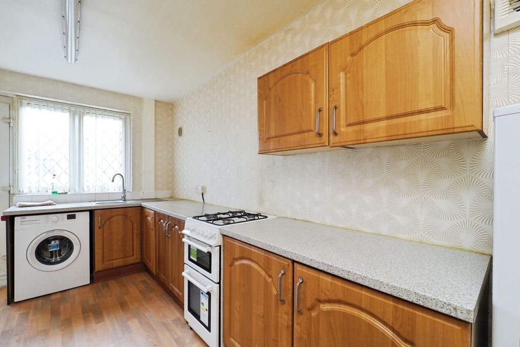 Property photo 2 of 17 Fitted Kitchen