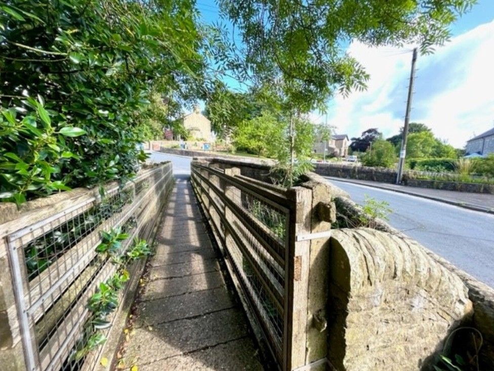 Property photo 2 of 9