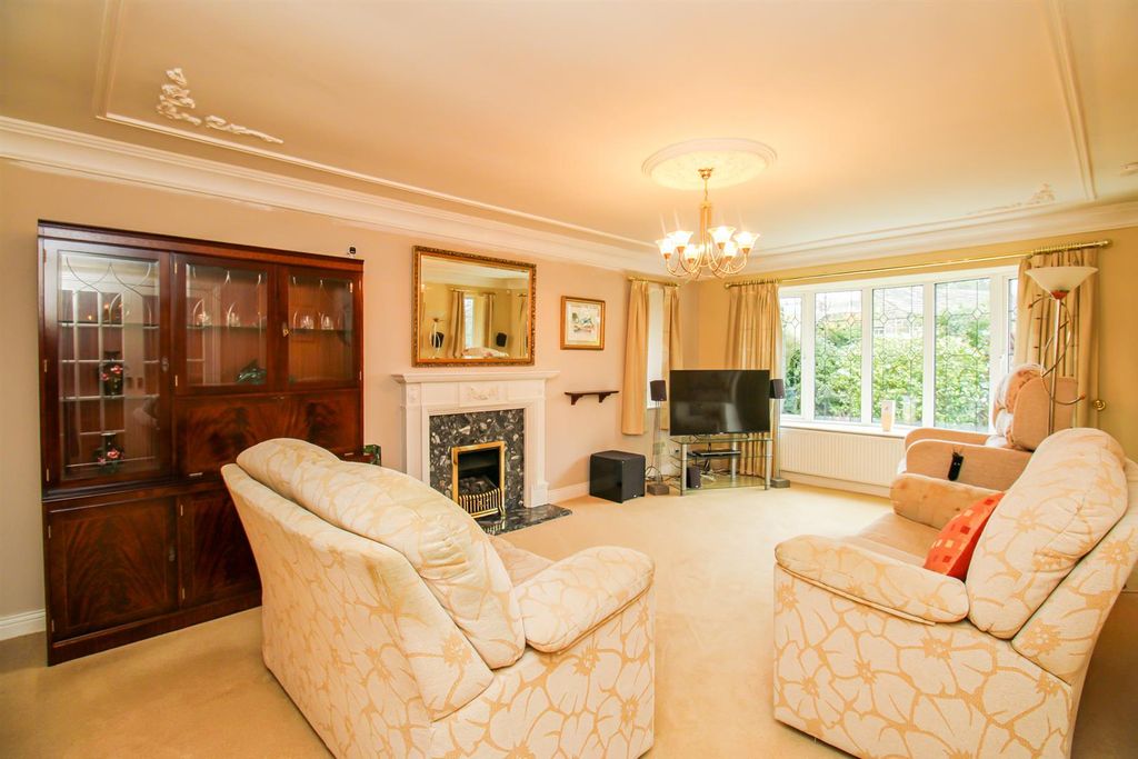 Property photo 2 of 21