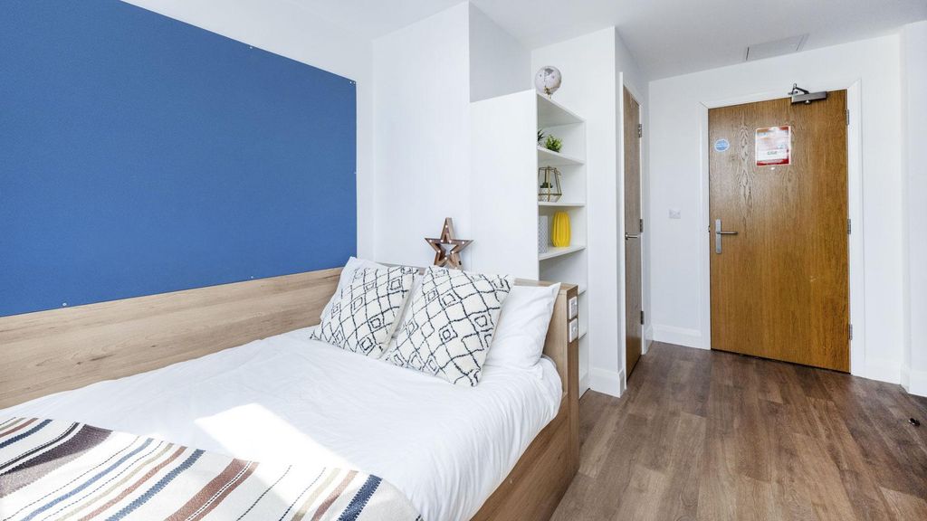 Property photo 3 of 35