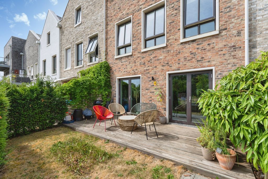 Property photo 2 of 32 Rear Terrace