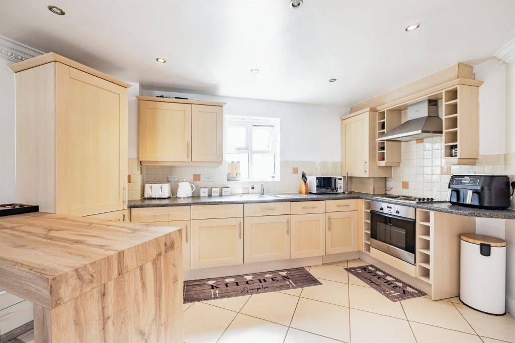 Property photo 3 of 13