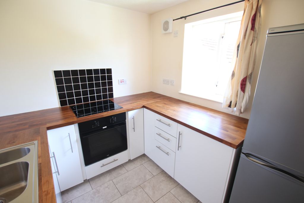 Property photo 3 of 6 Kitchen