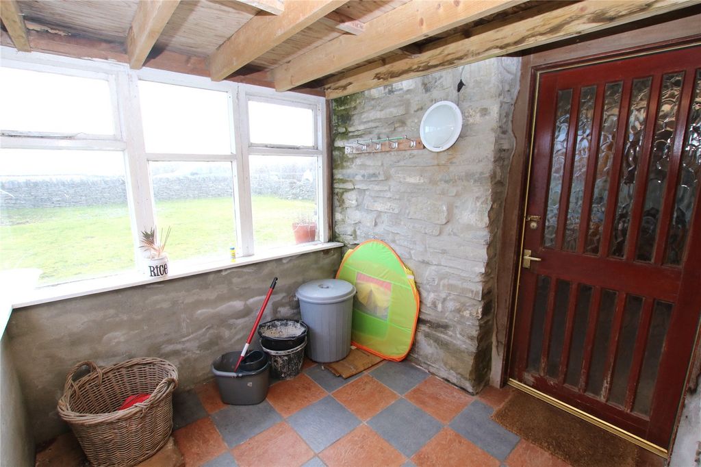 Property photo 3 of 28 Entrance Porch