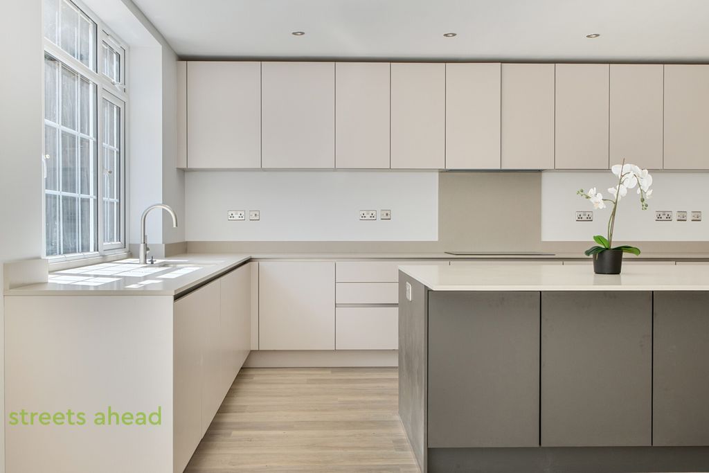 Property photo 3 of 35 c19Adaad-F546-4B0...