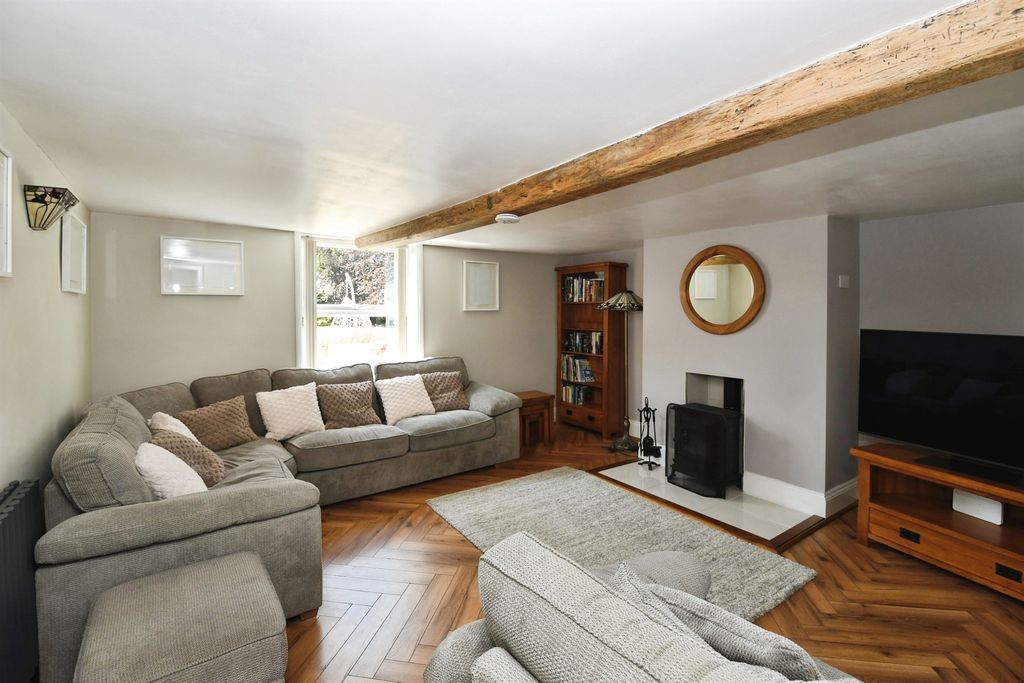 Property photo 2 of 20