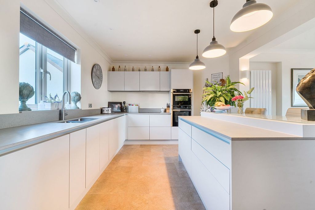 Property photo 3 of 20