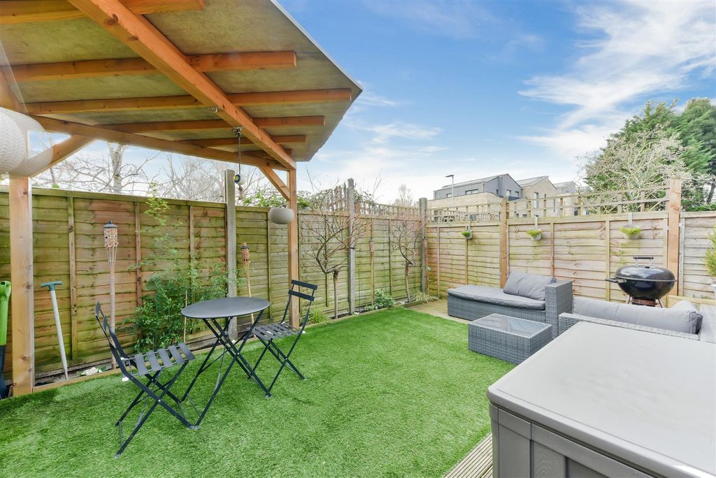 Property photo 3 of 11