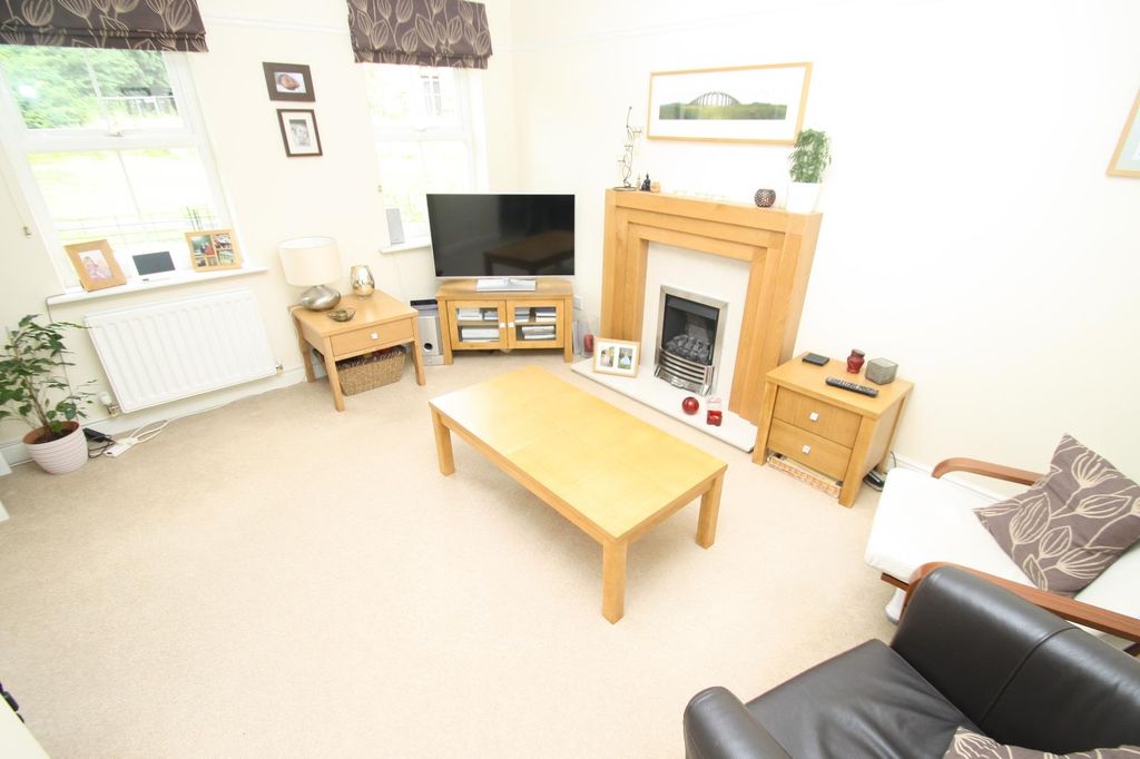Property photo 2 of 14 Living Room
