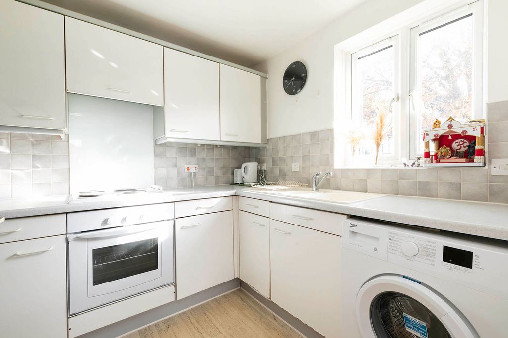 Property photo 3 of 4