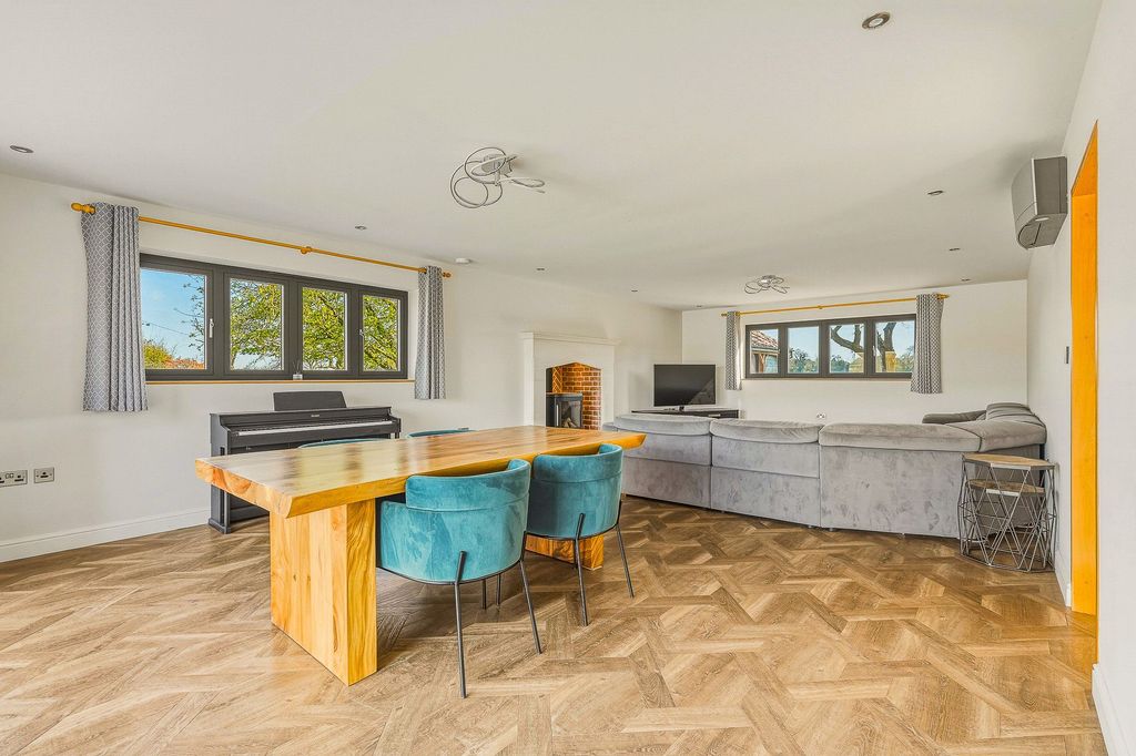 Property photo 2 of 48 Lounge Diner