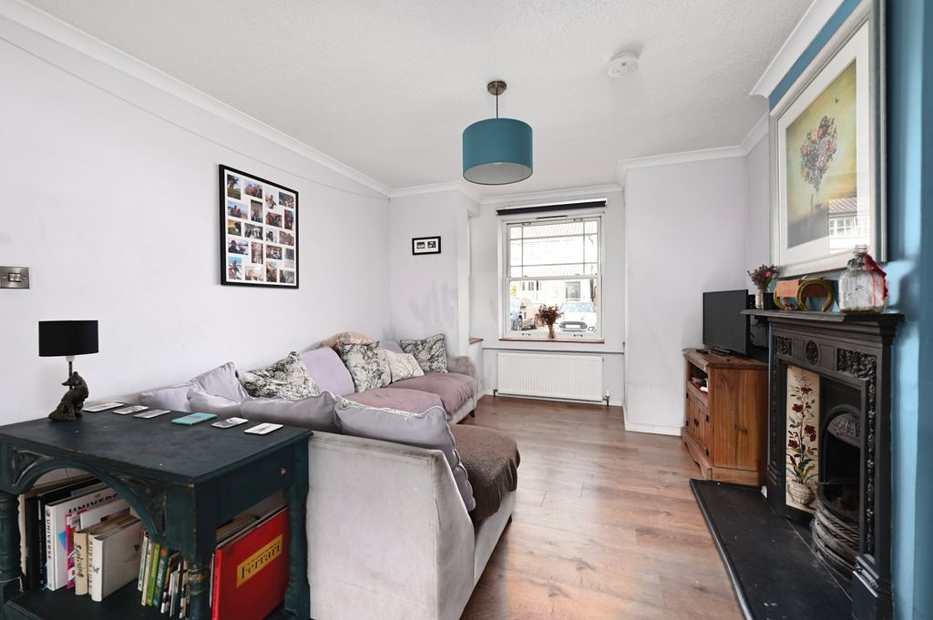 Property photo 2 of 11 25 Lowlands Rd (3)