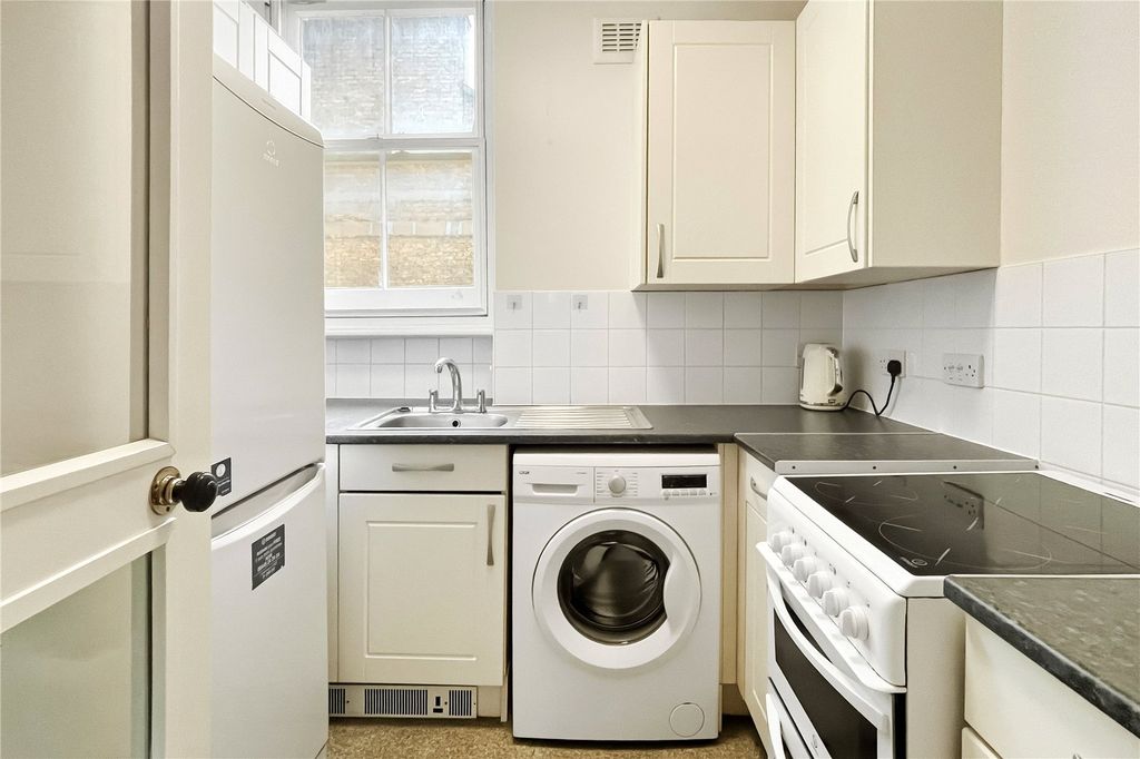 Property photo 3 of 14 Kitchen