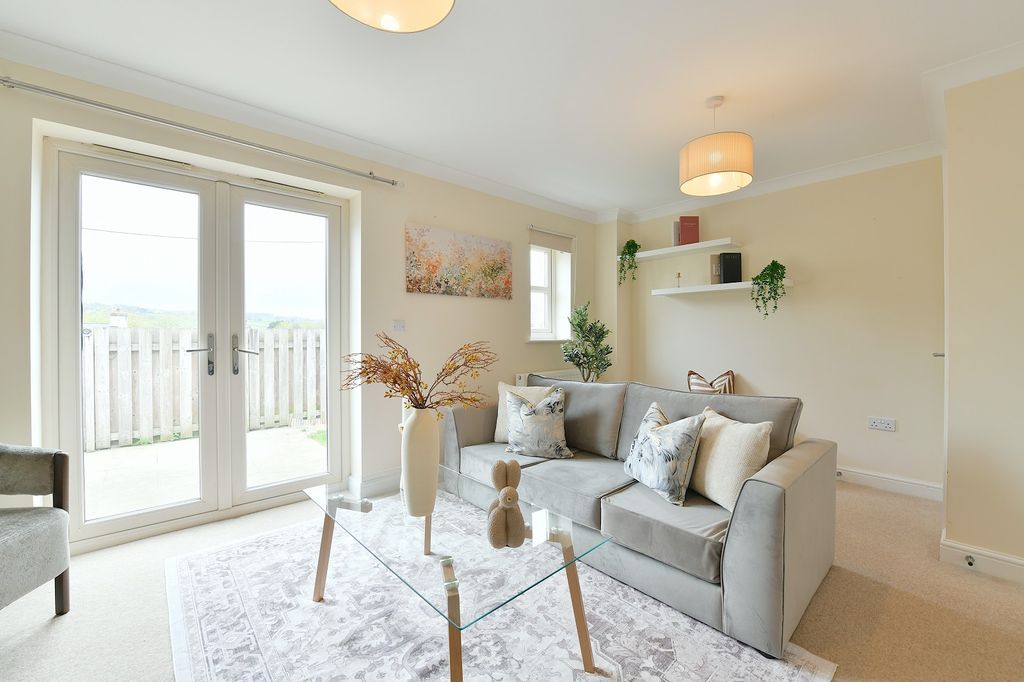 Property photo 2 of 20 Living Room