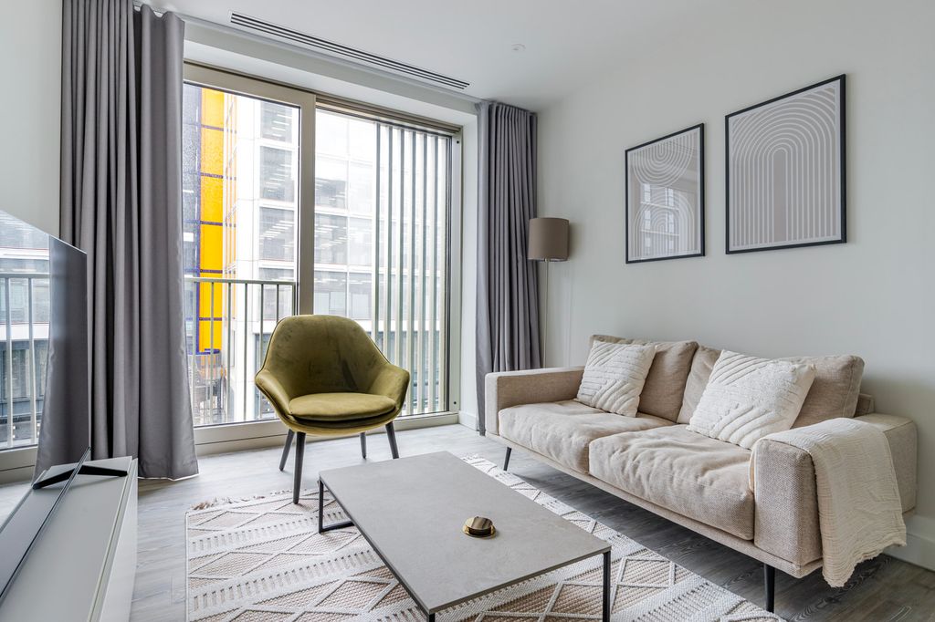 Property photo 1 of 34 Living Room