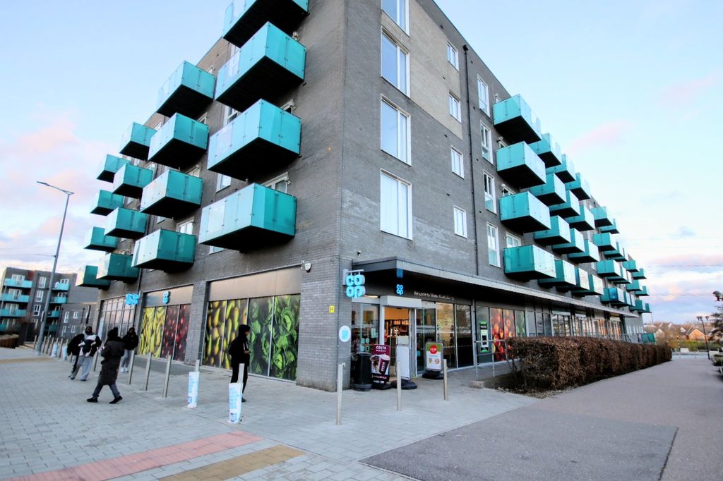 Property photo 2 of 23 Outside 3