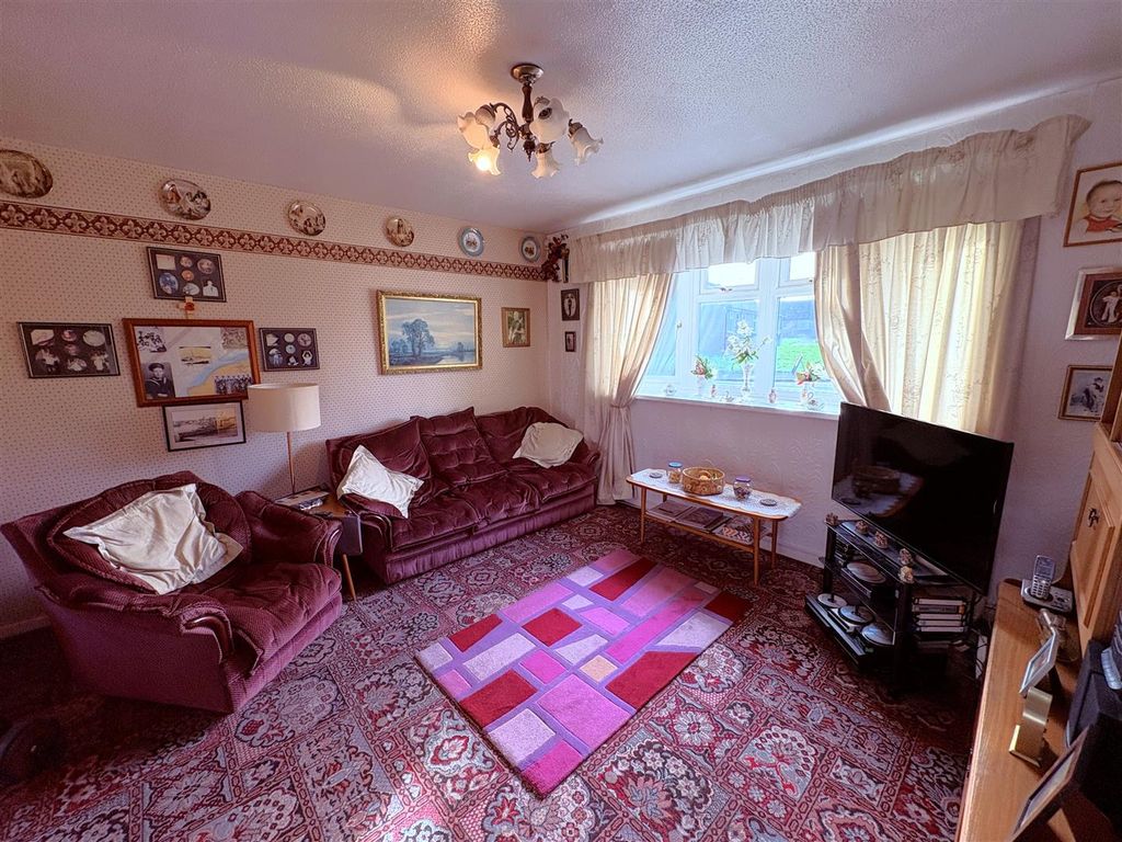 Property photo 2 of 15 Lounge