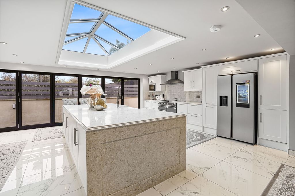 Property photo 2 of 24