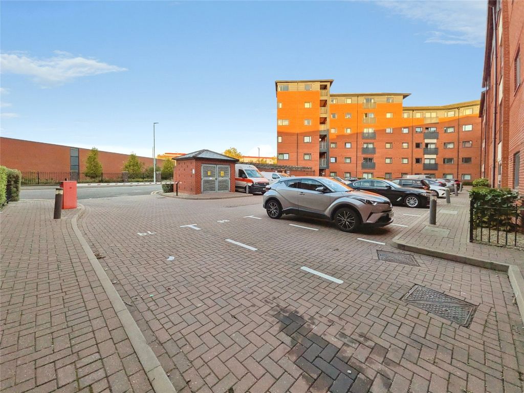 Property photo 3 of 12 Car Park