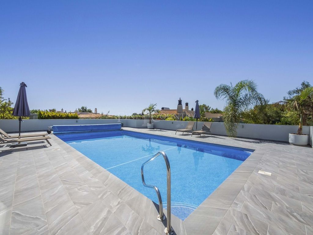 Property photo 2 of 30