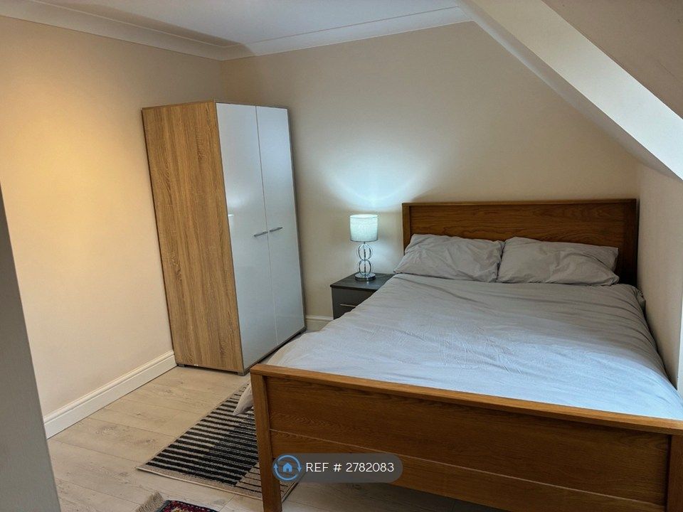 Property photo 3 of 8 Bedroom