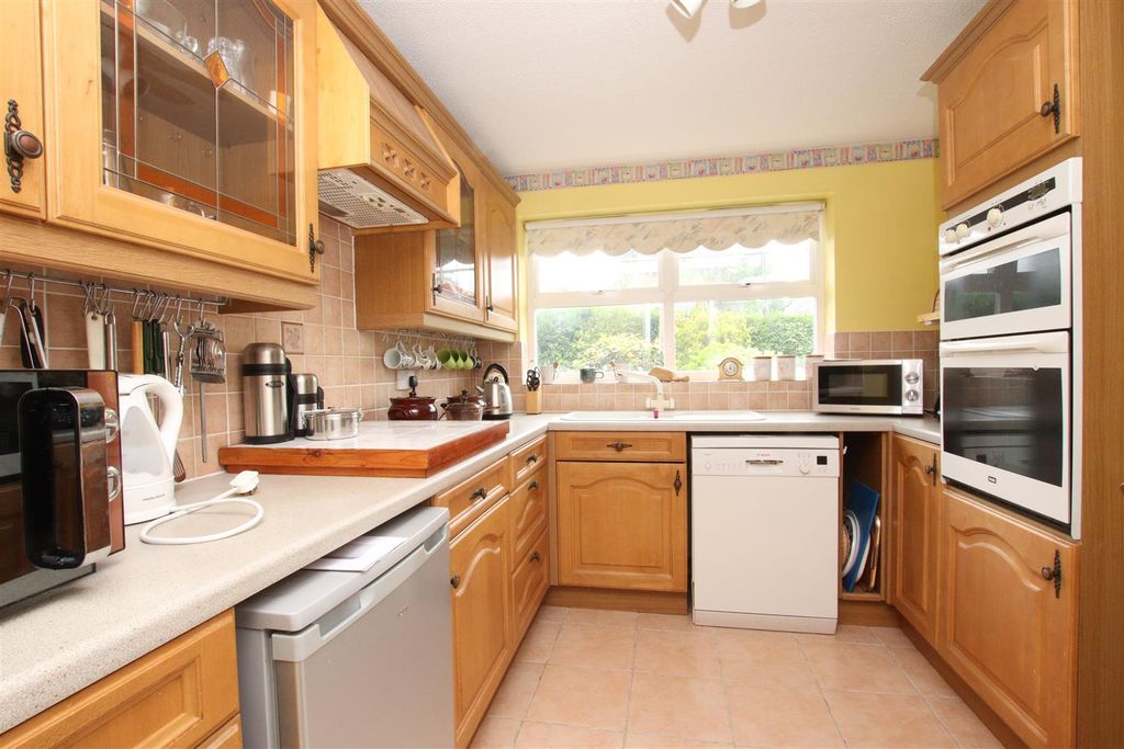 Property photo 3 of 15 Kitchen.Jpg