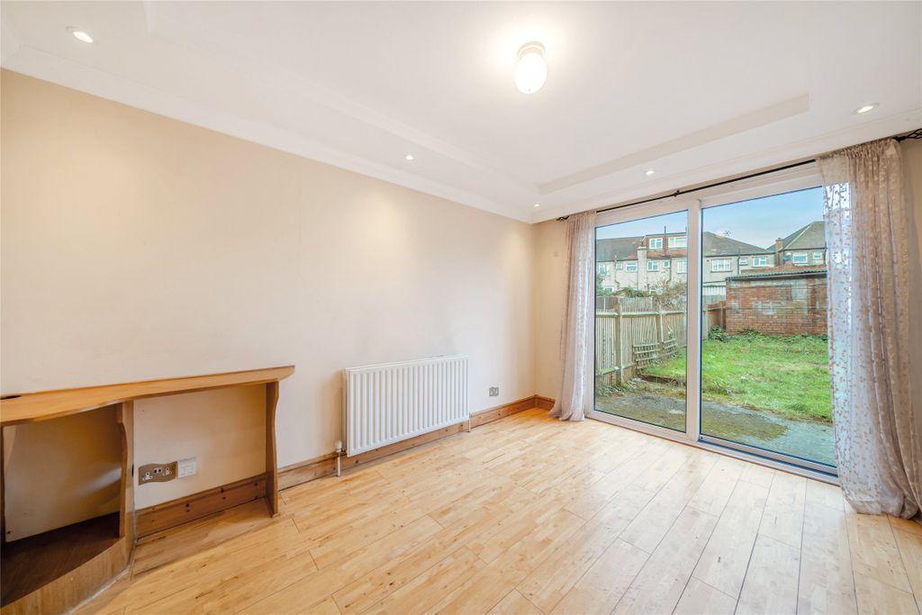 Property photo 3 of 21 Picture No. 14