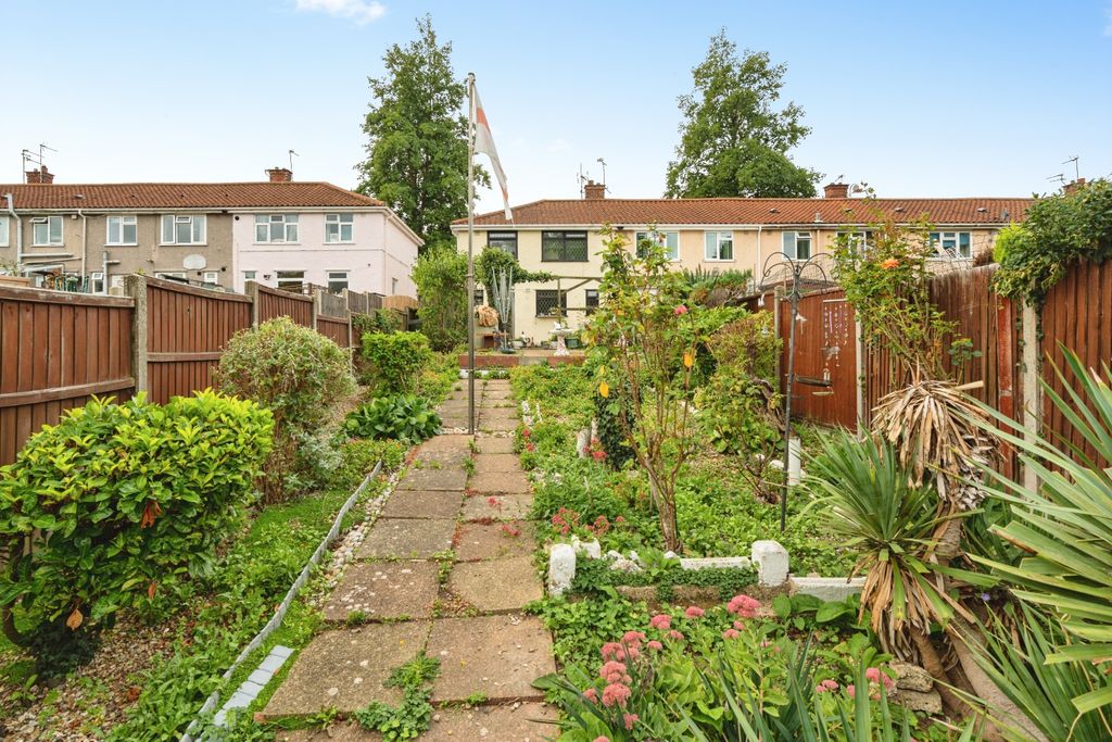 Property photo 3 of 25 Garden