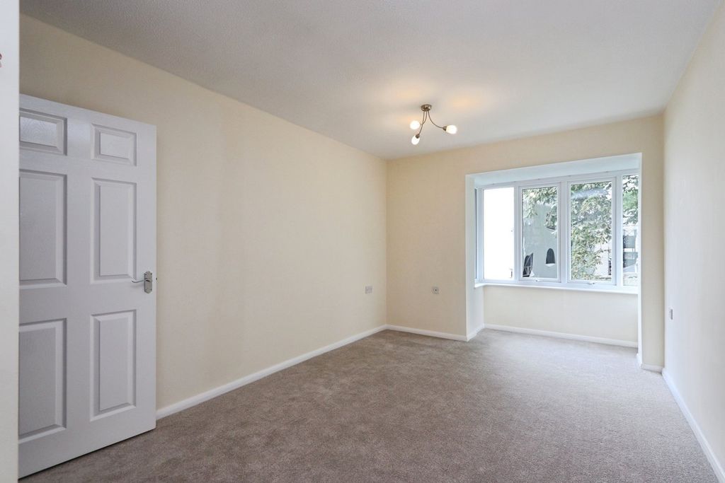 Property photo 2 of 20