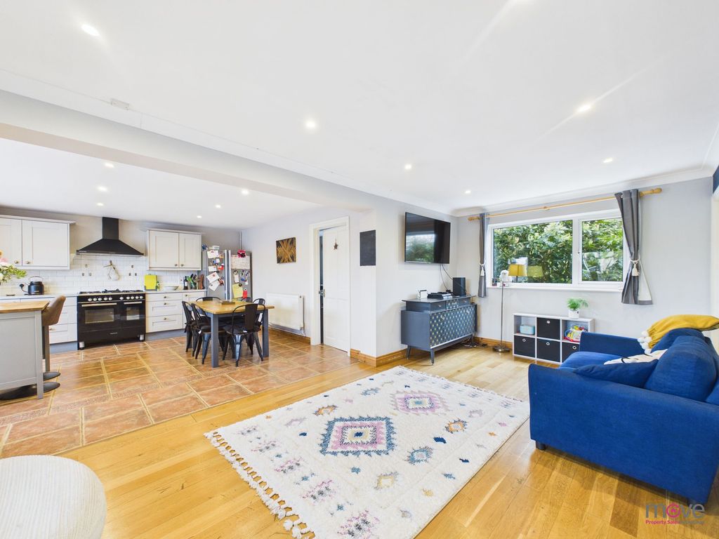 Property photo 3 of 20