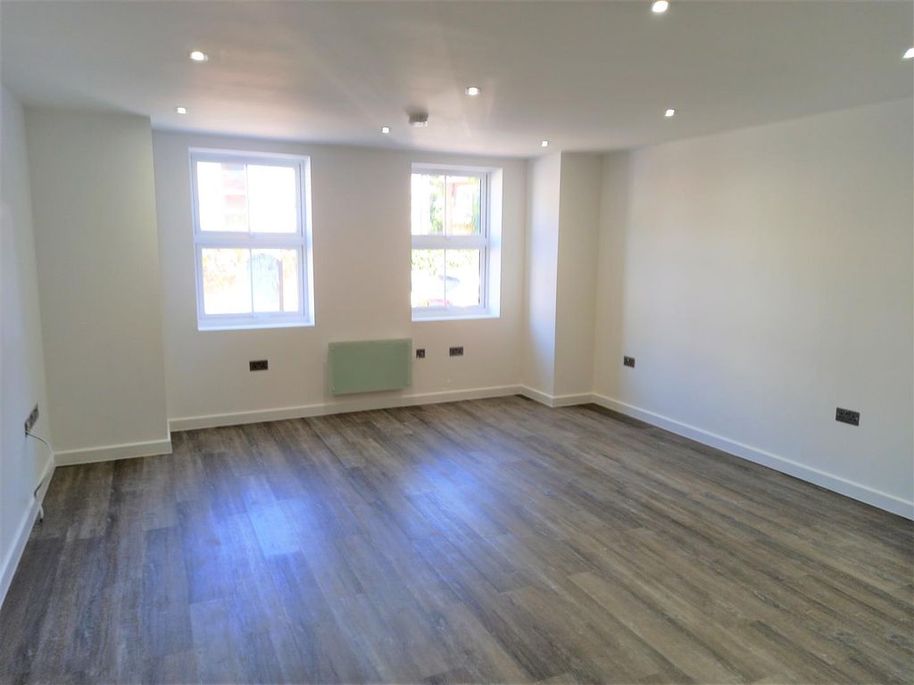 Property photo 3 of 4 Flat 1 Lounge.Jpg