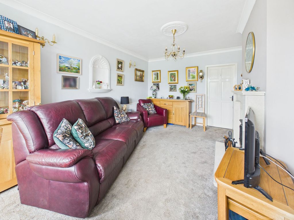 Property photo 3 of 17 Lounge Area