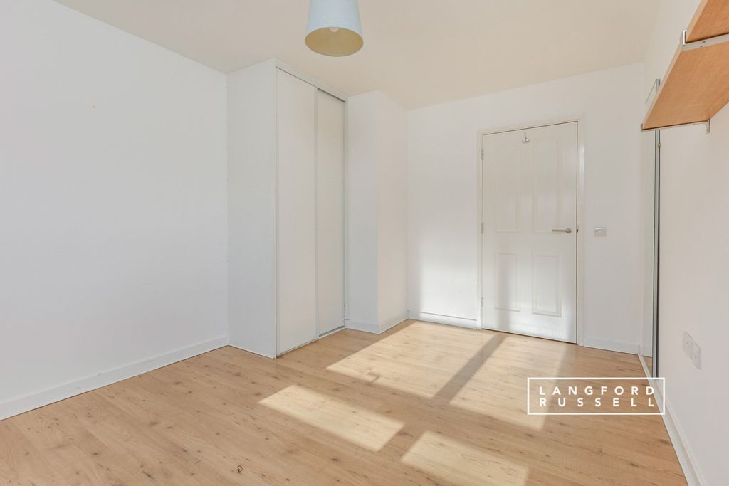 Property photo 3 of 10 Bedroom