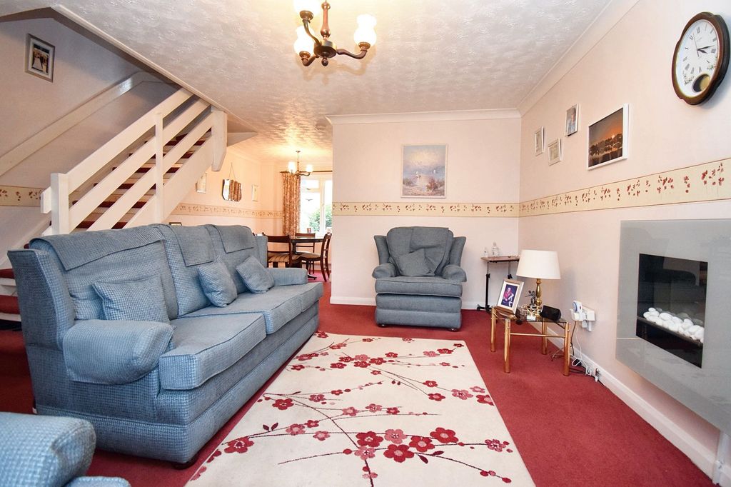 Property photo 2 of 11