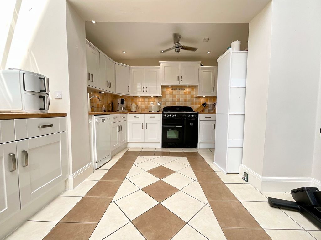 Property photo 3 of 33