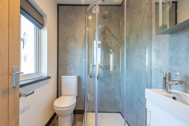 Property photo 2 of 4 Ensuite 4 2