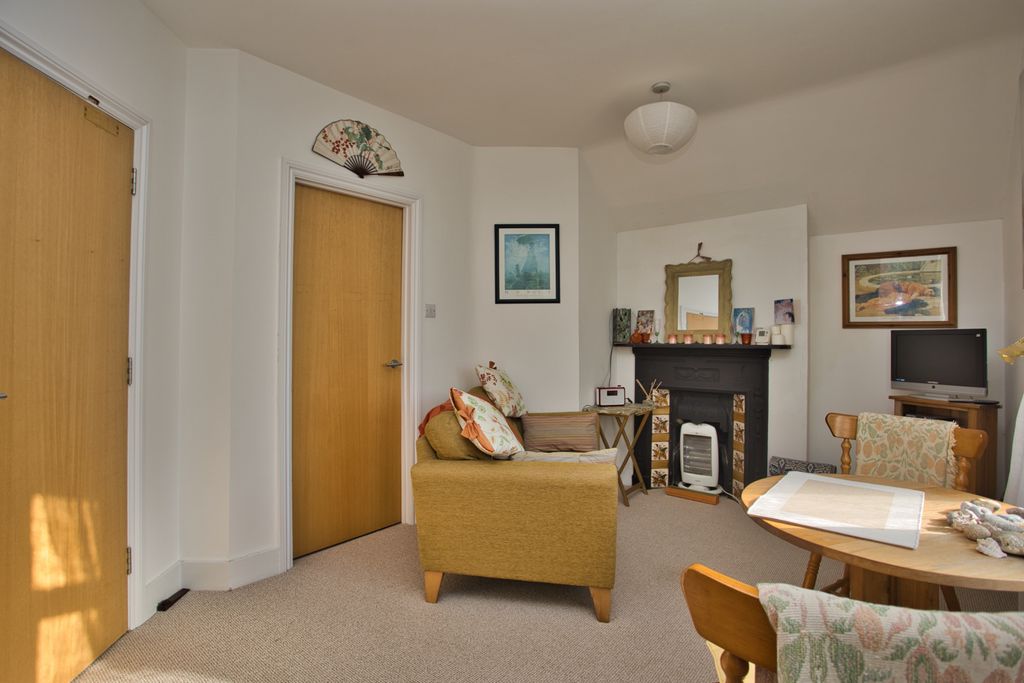 Property photo 3 of 8 Picture 3